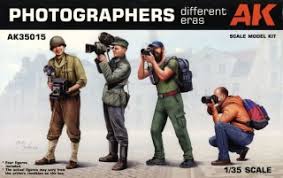 AFV 1/35 Photographers Different Eras (4)