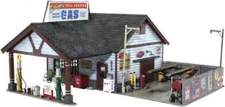 WOODLAND SCENICS N Ethyl's Gas/Service Built Ready Lighted
