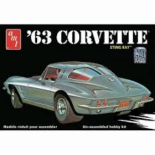 AMT  1/25 1963 Chevy Corvette Sting Ray Car