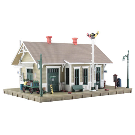 WOODLAND SCENICS N Dansbury Depot Built Ready Lighted
