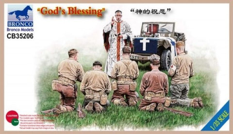 1/35 Blessing Kneeling WWII Soldiers (5) & Priest w/Altar