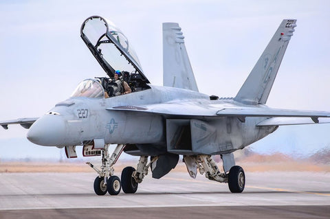 HOBBY BOSS 1/48 F/A18F Super Hornet Fighter