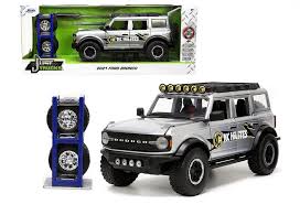 JADA 1/24 2021 Ford Bronco SUV w/Extra Tires & Rack