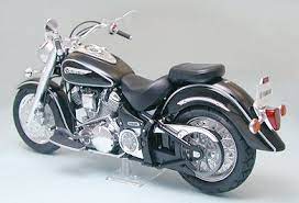 TAMIYA 1/12 Yamaha XV1600 Road Star Motorcycle