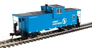 WALTHERS HO International Extended Wide-Vision Caboose - Great Northern #X-153