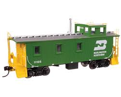 WALTHERS HO 30' GTW Style Wood Caboose with Offset Coupola - Ready To Run -- Undecorated