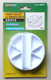 TRUMPETER  Paint Palette 6 Wells w/Brush Rest & Lid