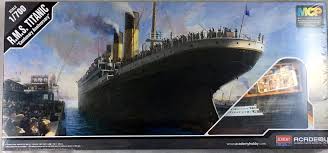 ACADEMY 1/700 RMS Titanic Ocean Liner