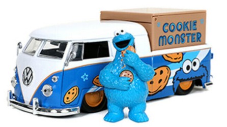 JADA 1/24 1963 VW Bus Pickup Truck w/Cookie Monster Figure