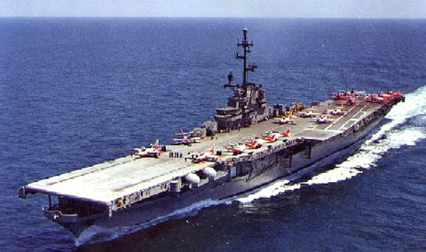 DRAGON 1/700 USS Antietam CV36 Aircraft Carrier (2 in 1)