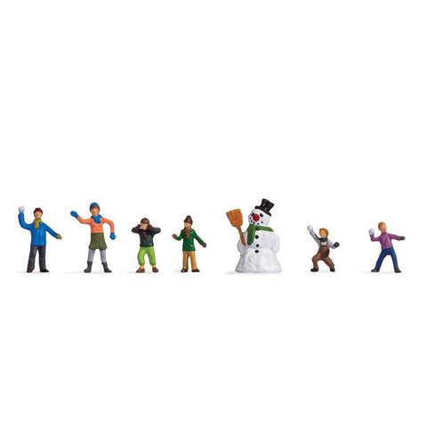HO FIGURES CHILDREN IN THE SNOW W/SNOWMAN