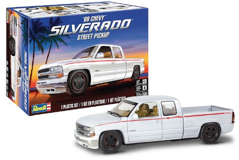 REVELL 1/25 1999 Chevy Silverado Street Pickup Truck