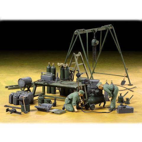 TAMIYA 1/35 German Field Maintenance Team w/Equipment Set