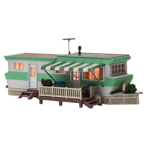 N TRAILER GRILLIN' & CHILLIN' BUILT-UP LIGHTED