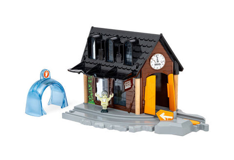 BRIO Smart Tech Sound Spooky Train Station